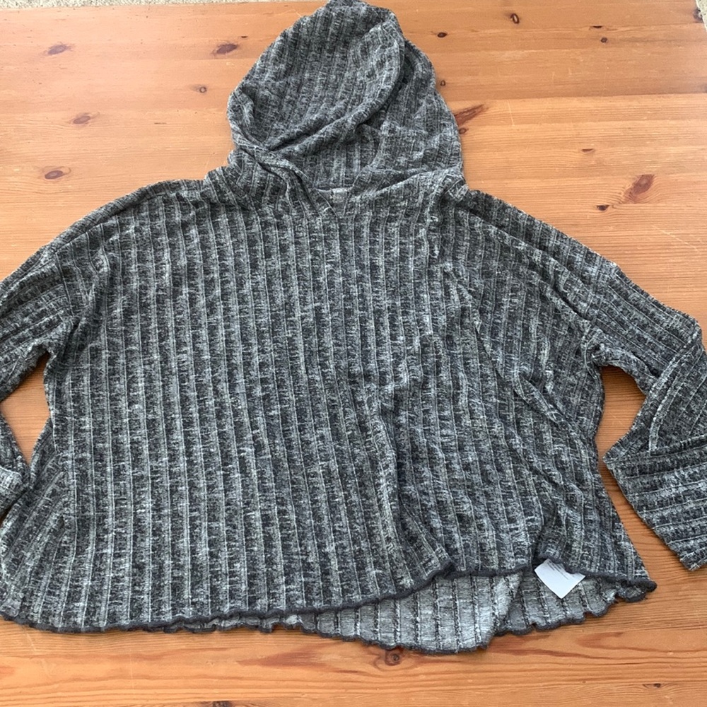 COPY - AMERICAN EAGLE GRAY HOODED TOP (size large)